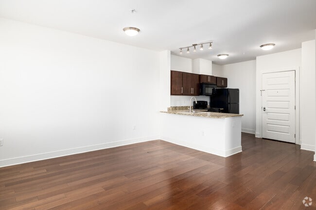 1BR, 1BA - 709SF - Living Area