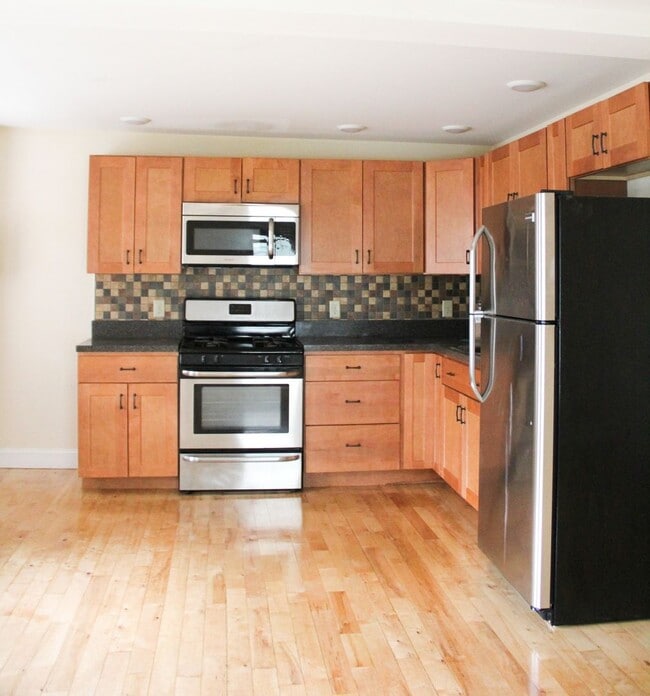 Building Photo - 57 Hyde St Unit APT A