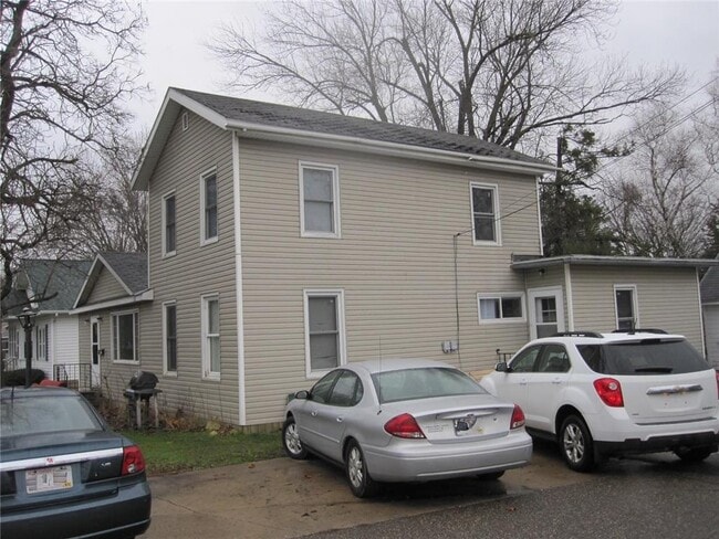 518.5 E Walnut St