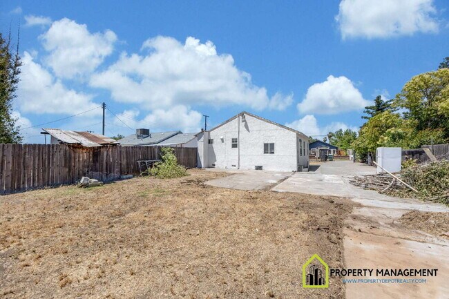 Photo - Charming 2-Bedroom Retreat in Sacramento – Gated w/Large yard