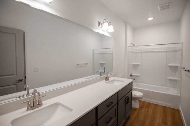 Photo - Up to $500 off! Vista View – Spacious 3-Be...