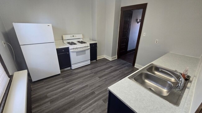 Building Photo - 4848 Commonwealth St Unit 4