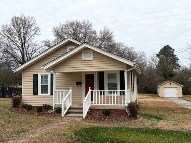 Building Photo - ~~~ What a gem!!- 2 Bedroom Home w/Great features!~~~