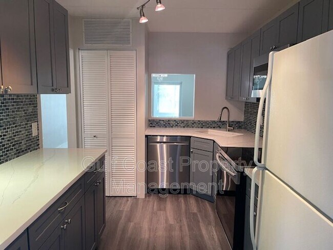 Photo - 270 Santa Maria St