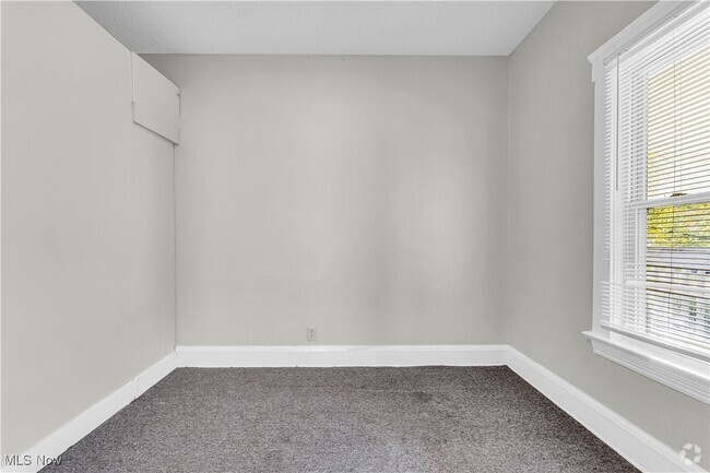 Building Photo - 1301 W 93rd St Unit 1/DN Rental