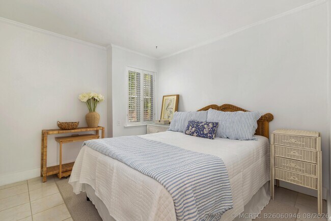 155 Peruvian Ave Unit Back Cottage