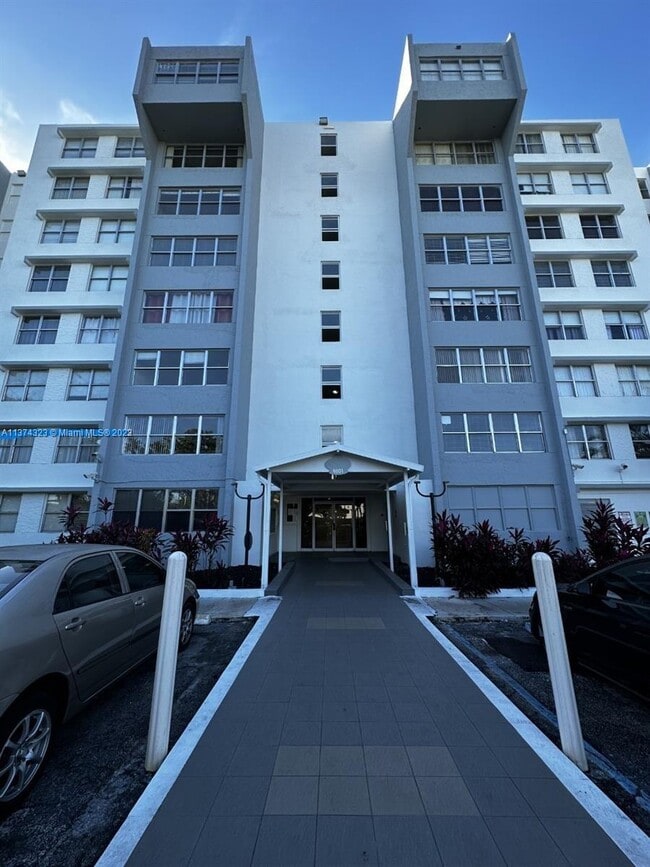 Building Photo - 9143 SW 77th Ave Rental