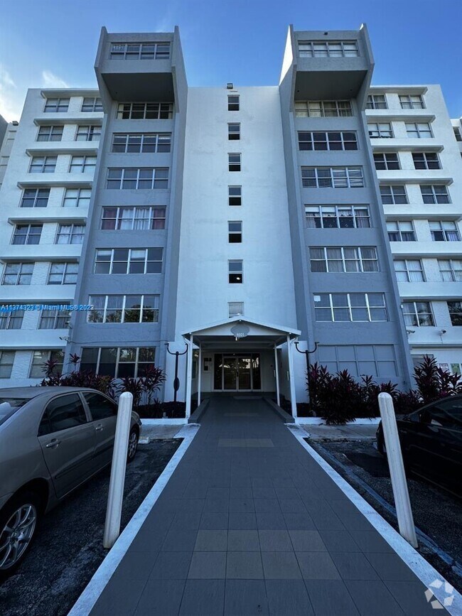 Building Photo - 9143 SW 77th Ave Rental