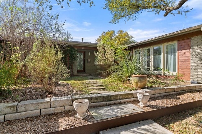 Photo - 2212 East Side Dr