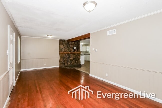 Photo - 8883 Whitworth St