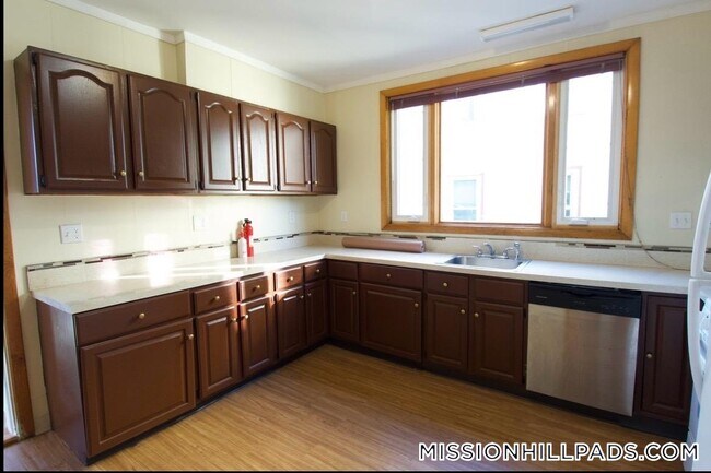 100 Maywood St Unit 2