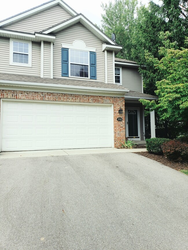 Photo - 3910 Old Elm Dr SE Unidad 0