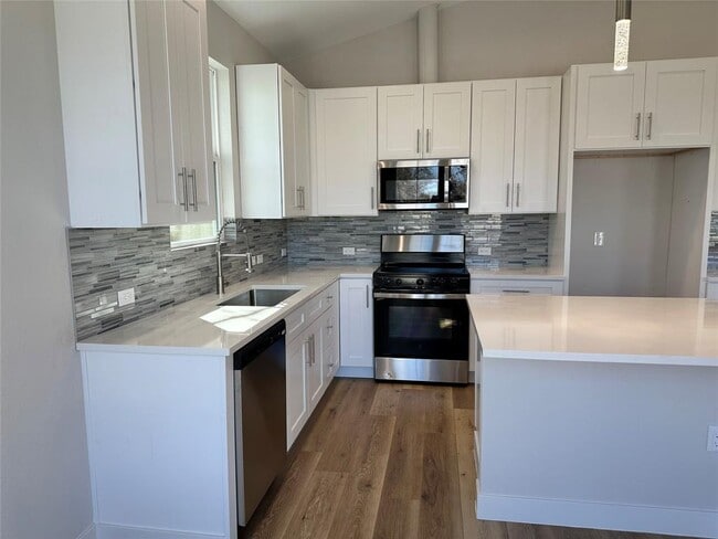 Photo - 1115 Neches St