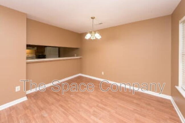 Photo - 404 Erskine St