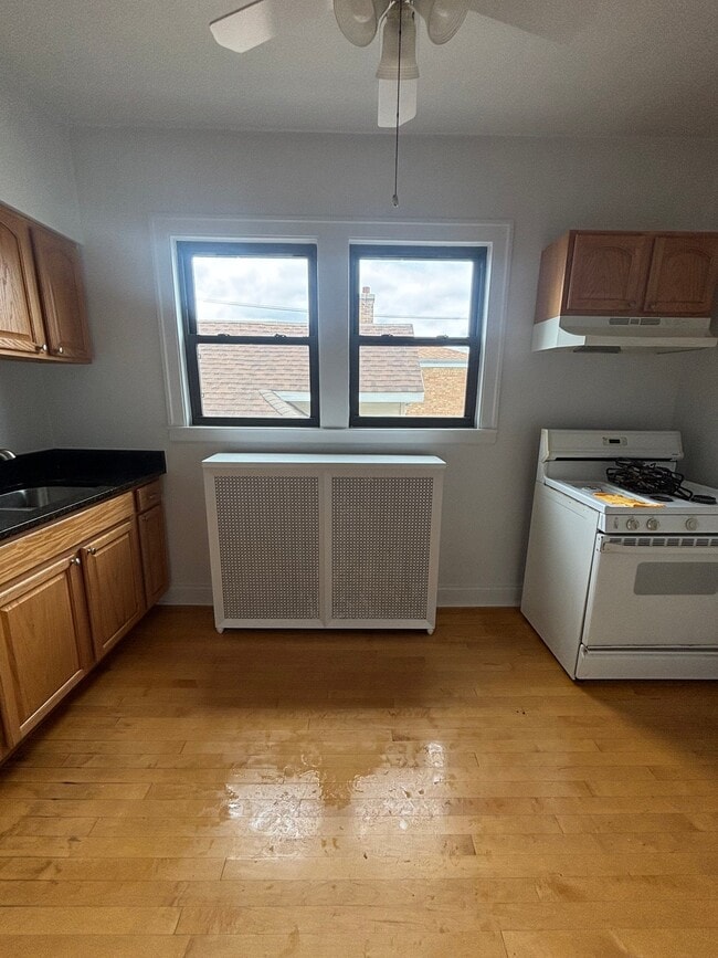 Photo - 5536 W Cornelia Ave Unit 2
