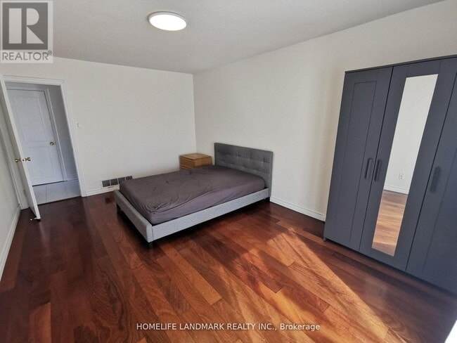 Photo - 84 Harrington Crescent