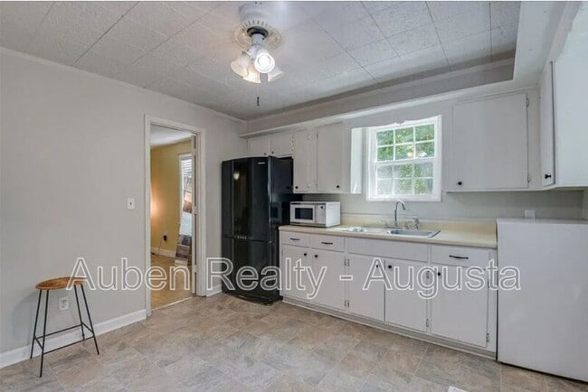 Photo - 1842 Crossland Ave
