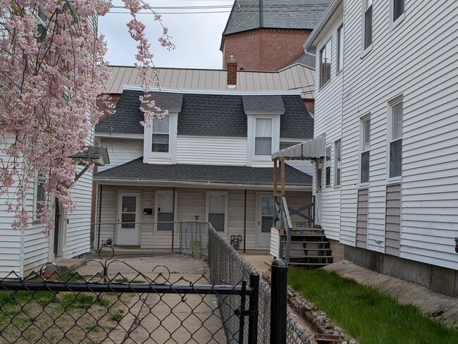 Photo - 260 Cedar St