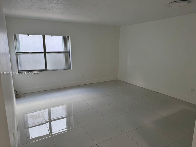 Photo - 5505 NW 7th St Unidad W112