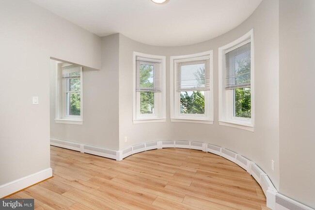 Building Photo - 523 Constitution Ave NE Unit 3