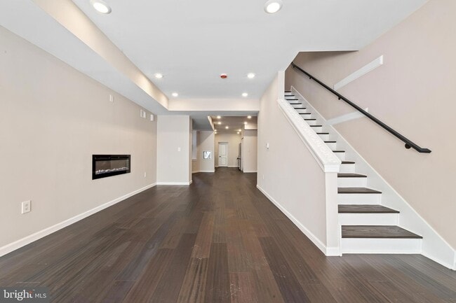 Photo - 4707 Sansom St