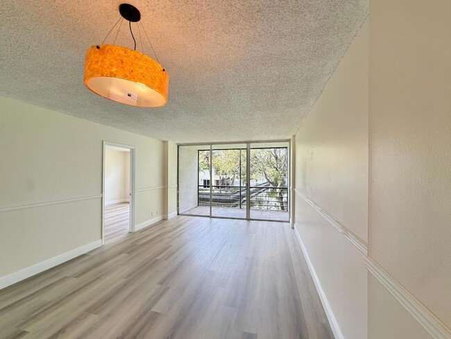 Photo - 113 Royal Pk Dr Unidad 2C