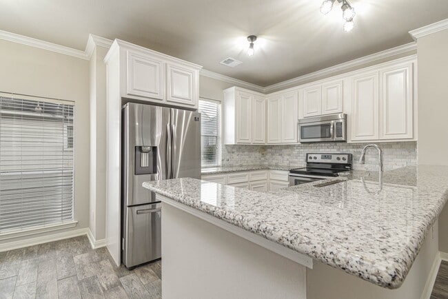Photo - 1729 Tuam St