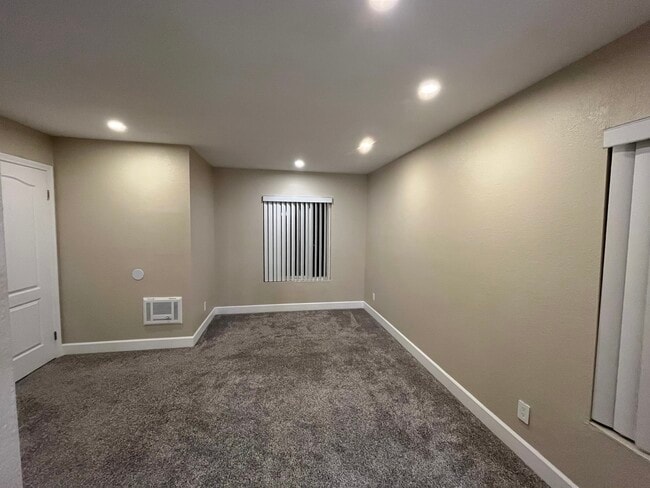 Building Photo - 1345 Cabrillo Park Dr Unit Monterey Villas