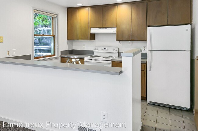 Photo - 2 br, 1 bath House - 5312 92nd ST SW