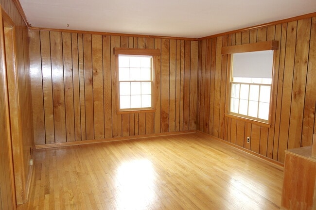 Photo - Adorable Waldo Location on Quiet Street