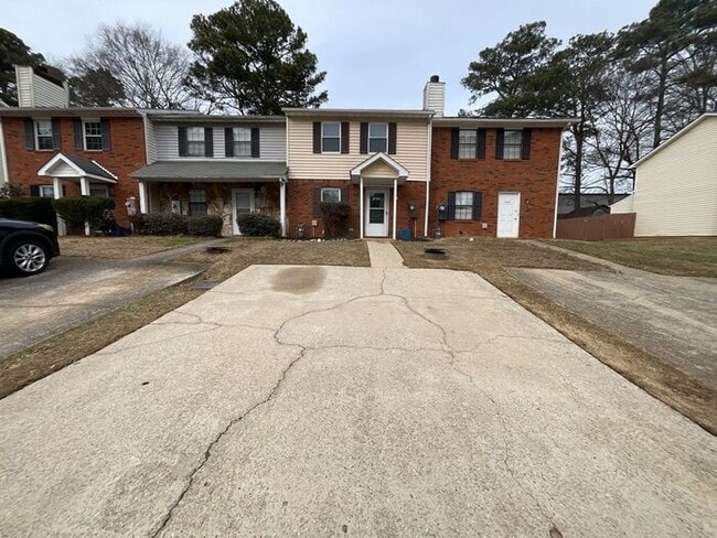 Building Photo - 1439 Springleaf Cir SE