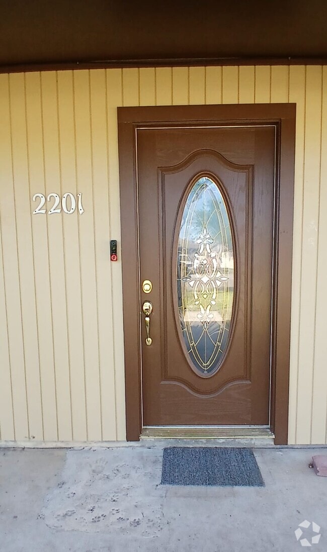 Building Photo - 2201 Timberline Dr Rental