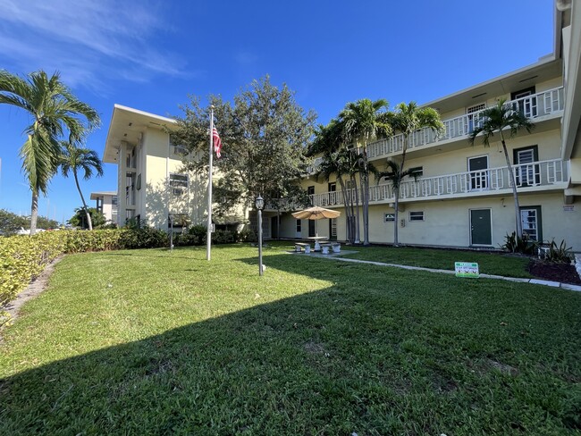 Photo - 1350 E Sample Rd Townhome