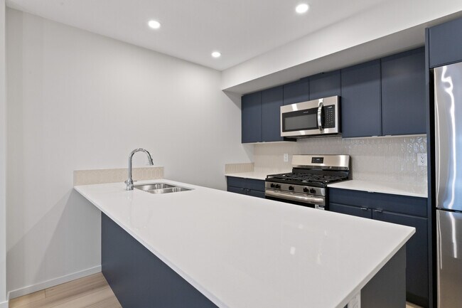 Photo - 11440-11487 87 St NW Unit 1