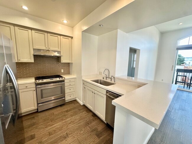 Photo - 1625 Granville Ave Unidad #302