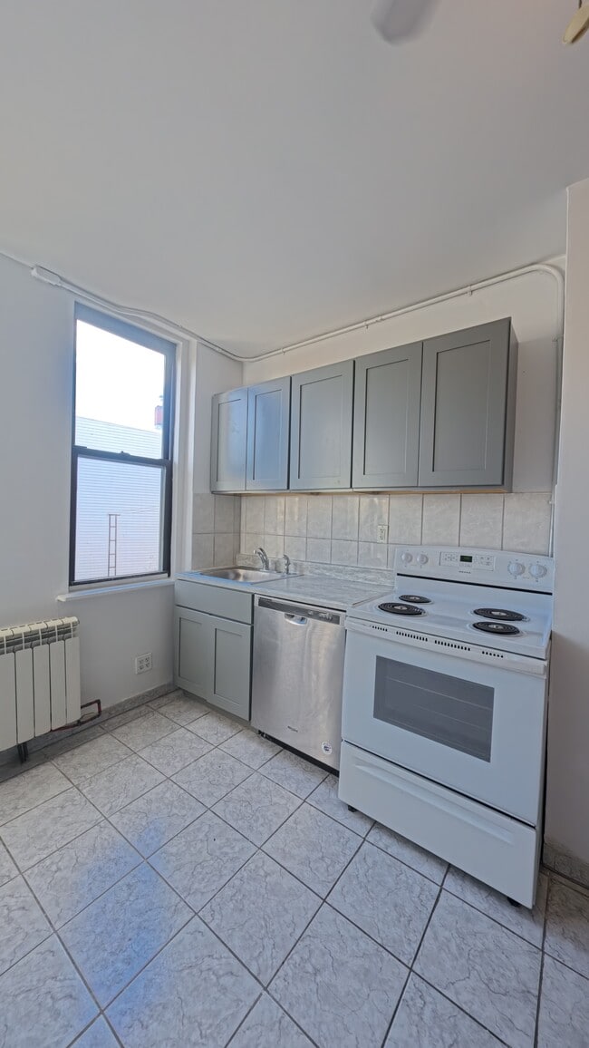 Photo - 188 Nassau Ave Unidad 3-R