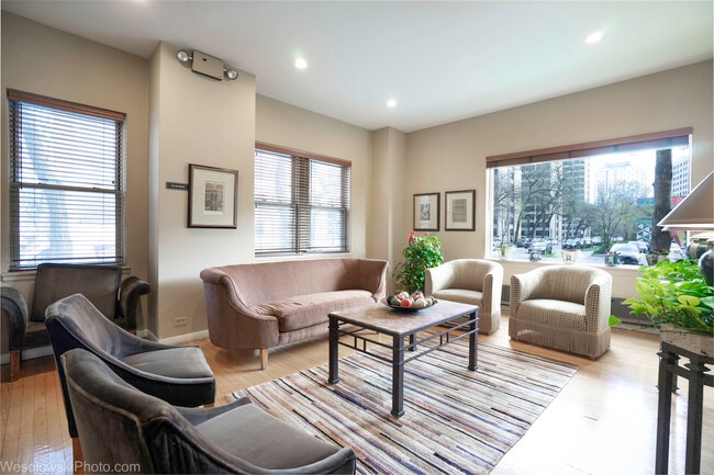 Photo - 5000 S Cornell Ave Unit 10A