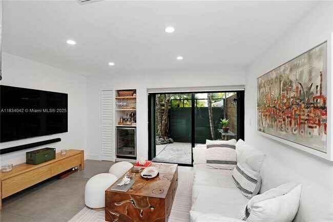 Photo - 3138 Mary St Townhome