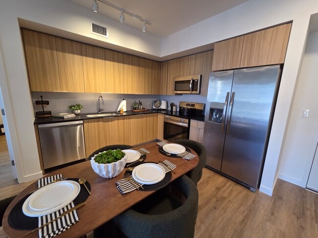 Building Photo - 751 E 28th St Unit B1