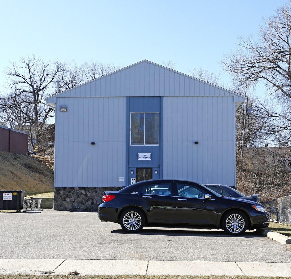 Photo - 2190 Robbins St