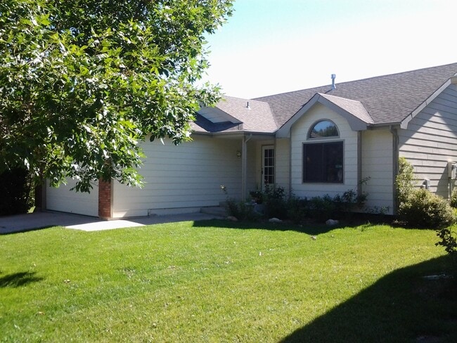 Building Photo - Wonderful Home Centrally Located