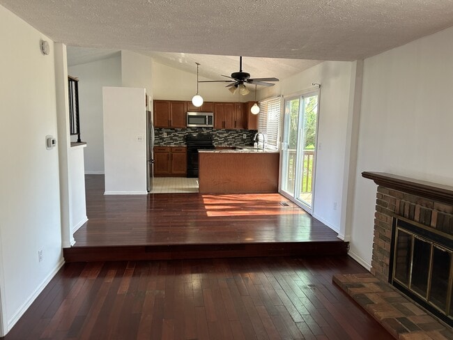 Photo - 530 Chesley Dr