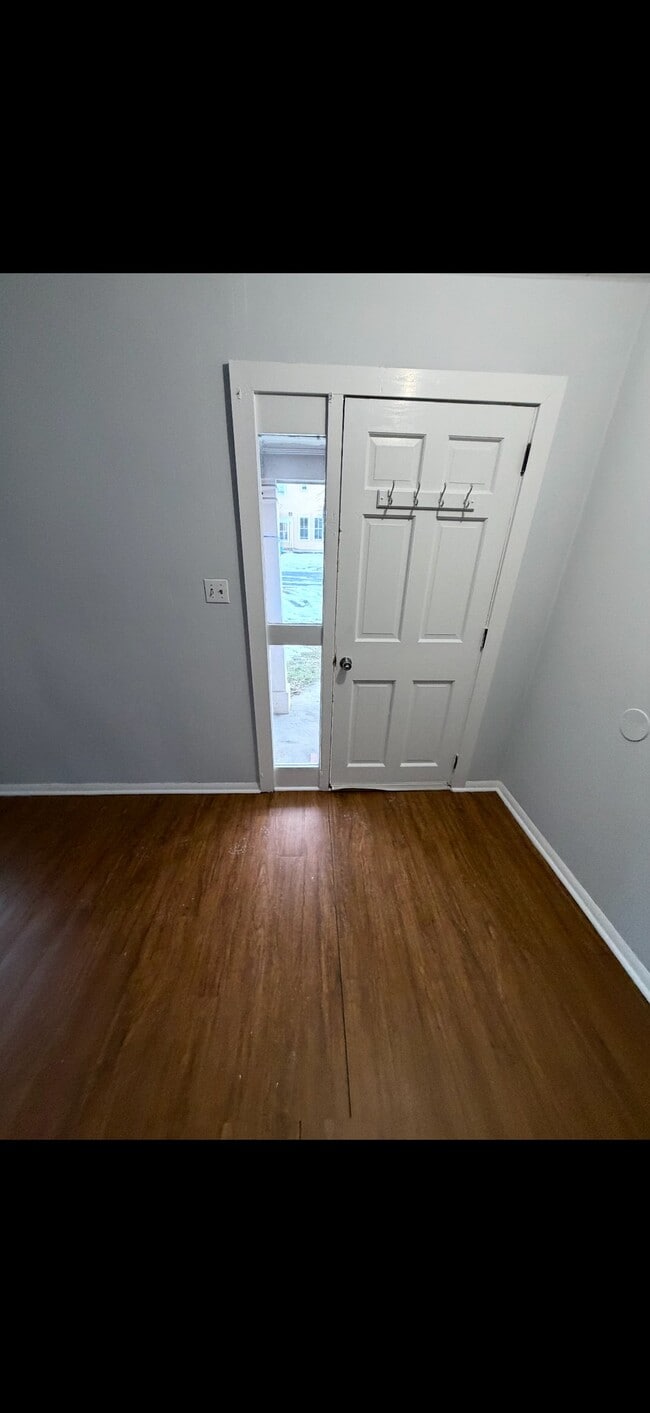 Building Photo - 313 Cherry St