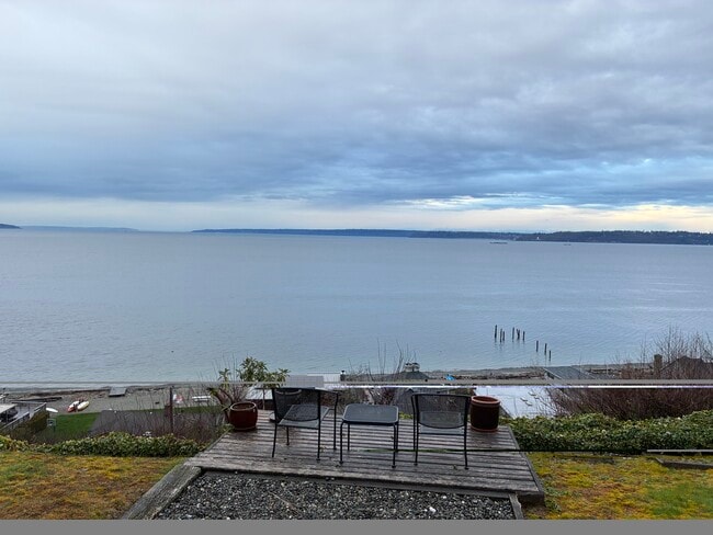 Photo - 7750 Yeomalt Pl NE