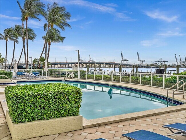 Photo - 650 West Ave