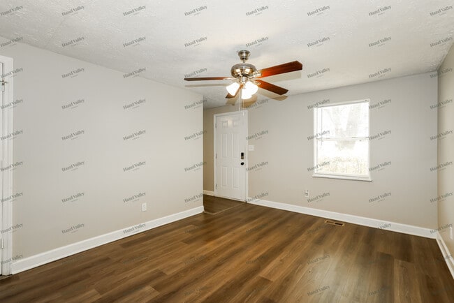 809 Brian Ln