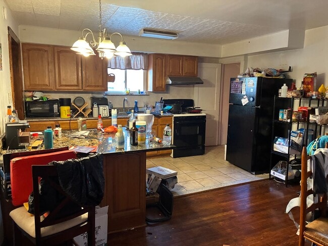 Photo - 5 Potential Bedroom, 2 Kitchens, 2 Bath Available 7/1 NEAR CAMPUS!!!!