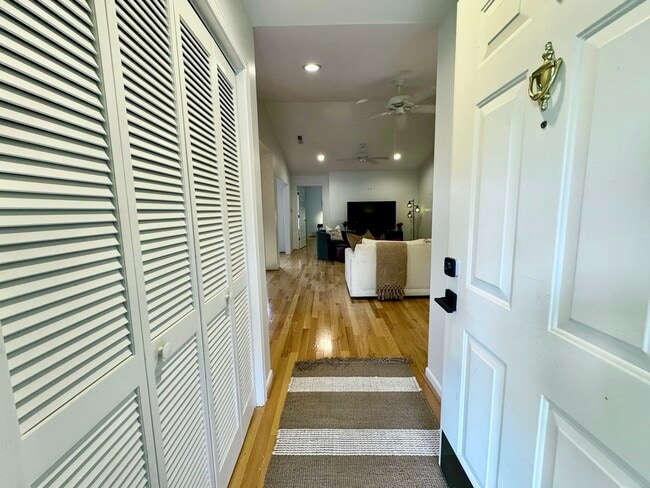 Photo - 1 Hillington Pl