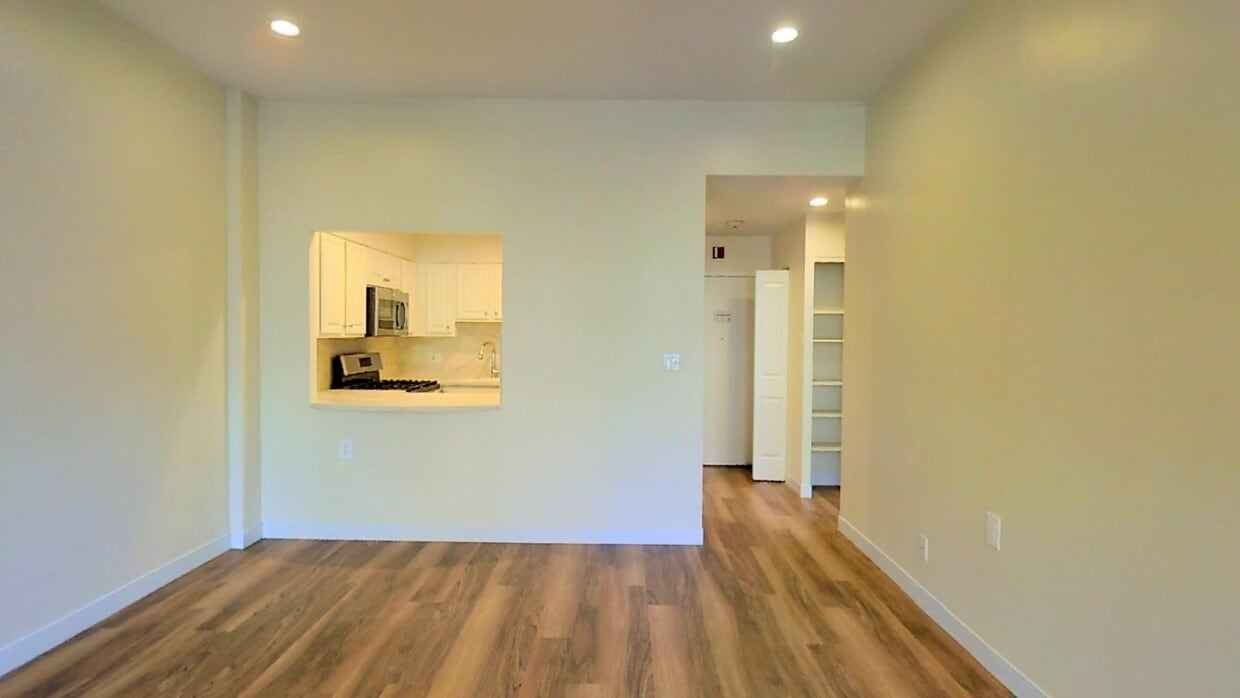 Photo - Christopher Columbus Plaza Apartments