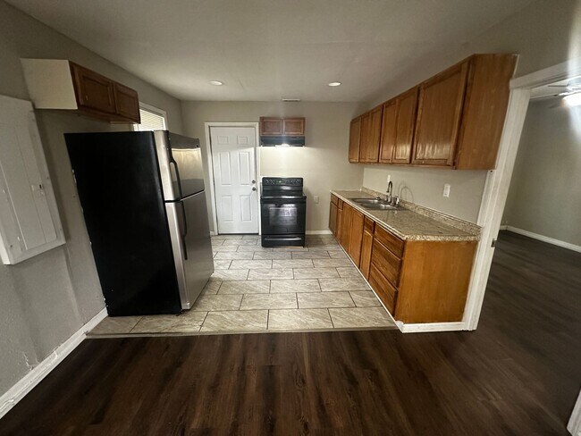 Photo - 1015 Sixth Ave